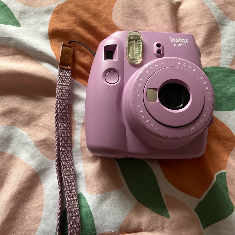 Instax Mini 9 - Polaroid camera - purple w/ white case & 6 polka dot film